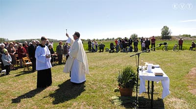 Útmenti keresztek felújítása